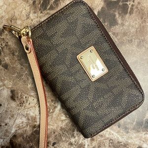 Michael Kors Zipper Wristlet Wallet